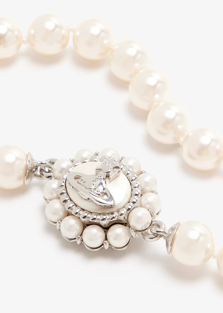 【Vivienne Westwood】Amaya Pearl bracelet VIVIENNE WESTWOOD Amaya faux pearl bracelet | Harvey Nichols