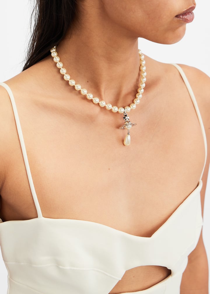 ◆Vivienne Westwood◆ONE ROW PEARL DROP チョーカー One Row Pearl Drop Choker in PLATINUM-PEARL-MULTI | Vivienne