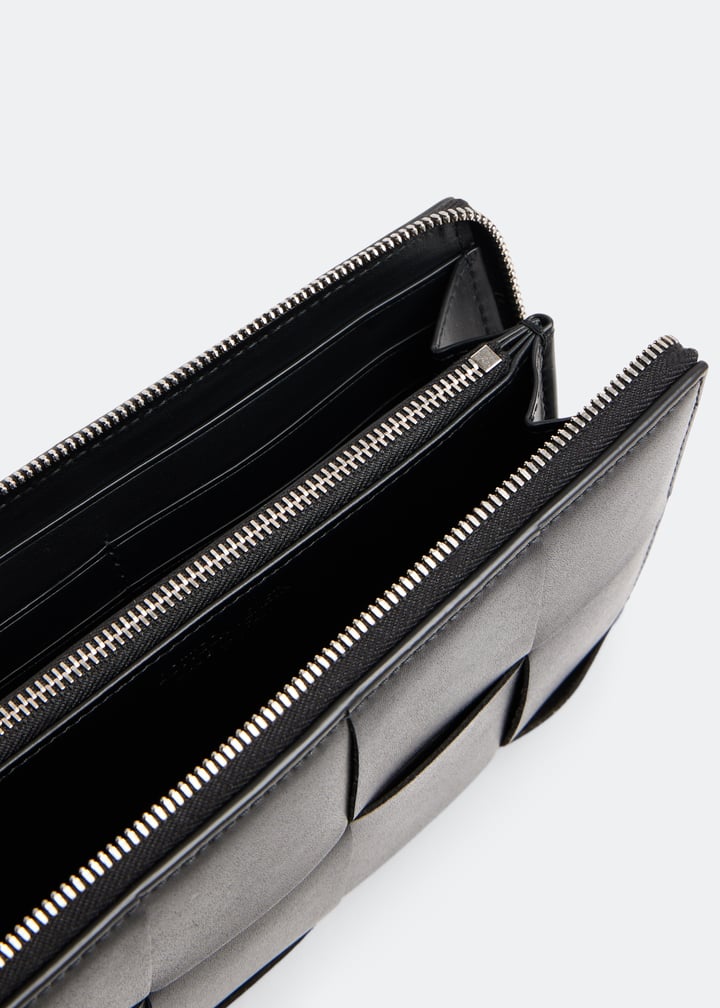 Bottega Veneta Zip-around wallet for Men - Black in UAE