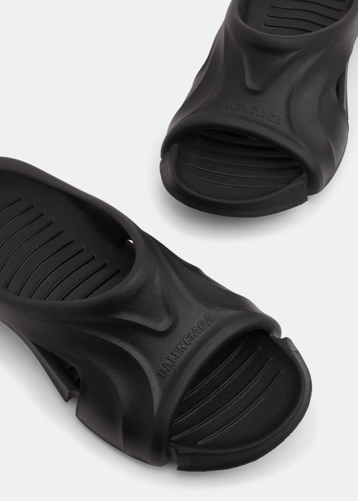 Balenciaga Mold rubber slides for Men - Black in USA | Level  display picture 1