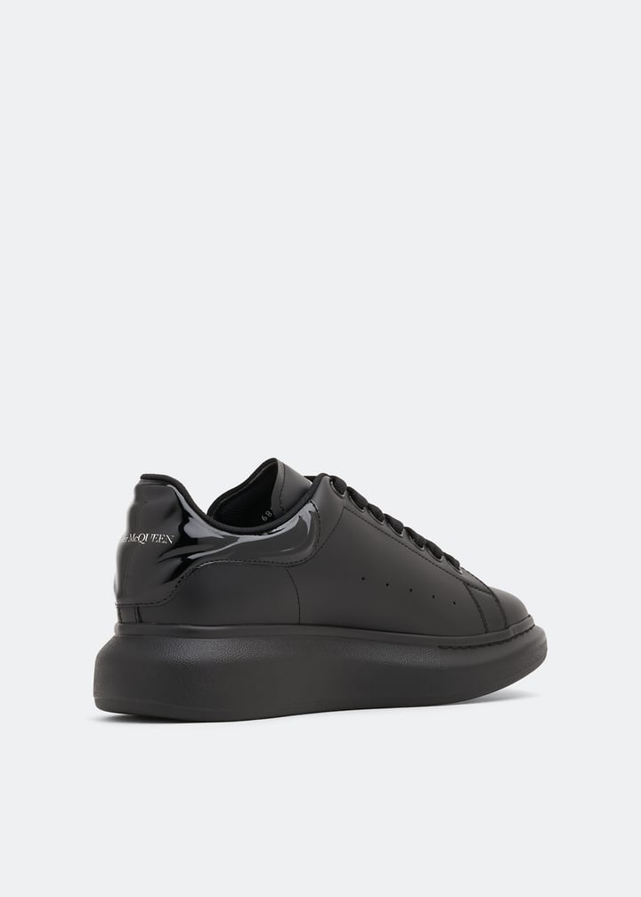 【未使用】ALEXANDER MCQUEEN 定価10万円　黒　フラットシューズ McQueen Oversized leather sneakers for Men - Black in UAE