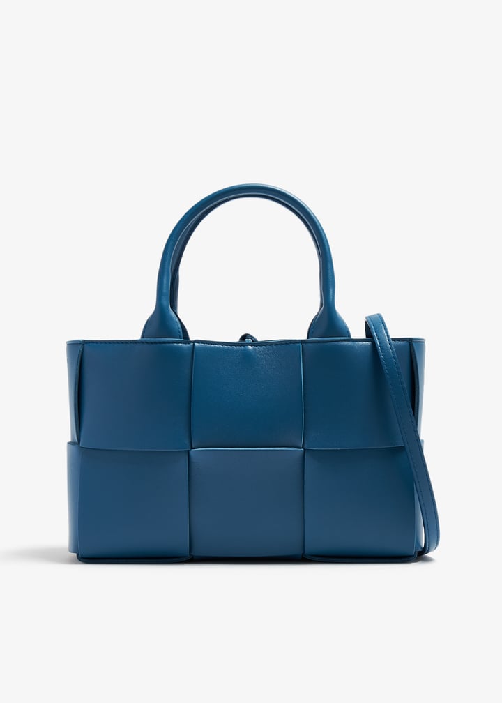 国内発送【BOTTEGA VENETA】Arco マイクロ トートバッグ ブルー ブルー（青）系 BOTTEGA VENETA ARCO(ボッテガヴェネタ アルコ