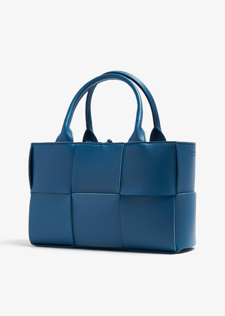 ラグジュアリー【BOTTEGA VENETA】Mini Arco Tote トートバッグ Bottega Veneta® Mini Arco Tote in Travertine. Shop online now.