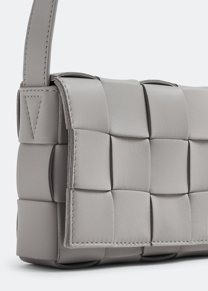 ☆Precious掲載☆BOTTEGA VENETA 23SS新作 SMALL CASSETTE Bottega Veneta® Small Cassette in White. Shop online now.