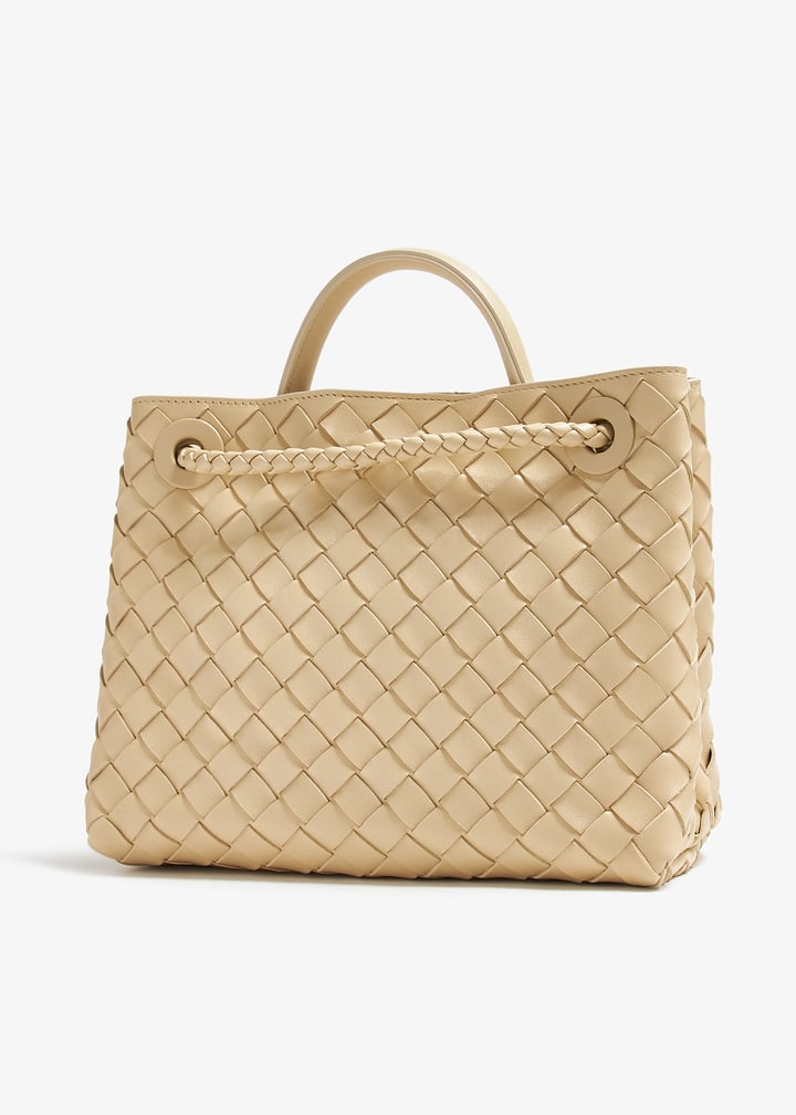25SS new/BOTTEGA VENETA Andiamoレザーポーチ Poach Beige BOTTEGA VENETA - Beige small Andiamo bag | Leam Roma