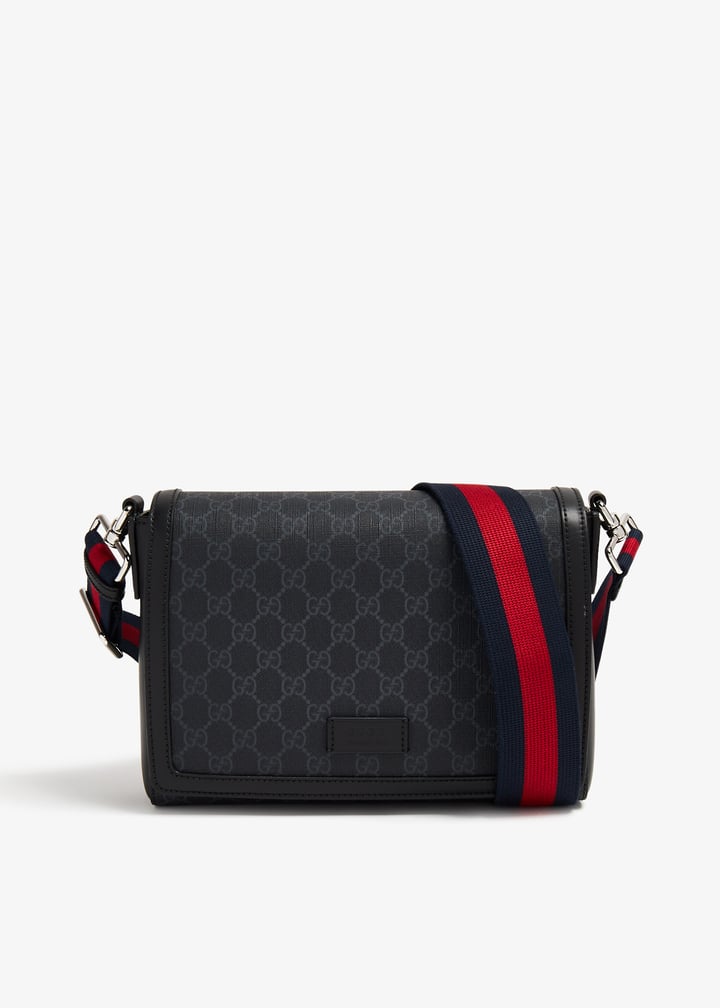スタイリッシュに【GUCCI】GG Supreme メッセンジャーバッグ GG Black small messenger bag in black GG Supreme | GUCCI® US