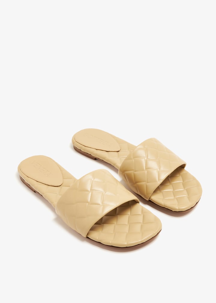 BOTTEGA VENETA イントレチャート AMY フラット ミュール*BEIGE SS24P_BOTTEGA-VENETA_AMY-MULE-