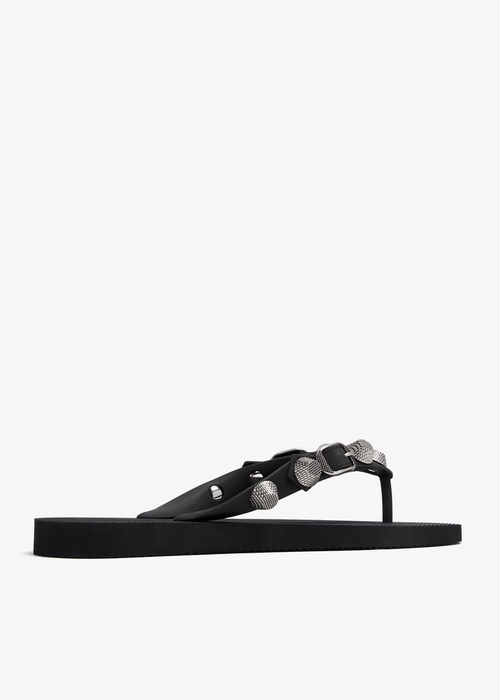 Balenciaga Cagole thong sandals for Women - Black in UAE