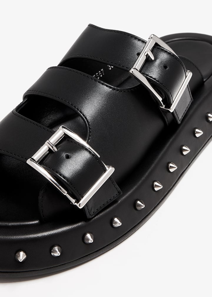 サンダル・ミュール MCQUEEN Straps leather sandals Alexander McQueen buckle-strap Sandals | Black | FARFETCH