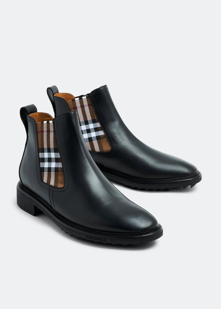 Burberry Allostock Chelsea boots for Men Black in Bahrain