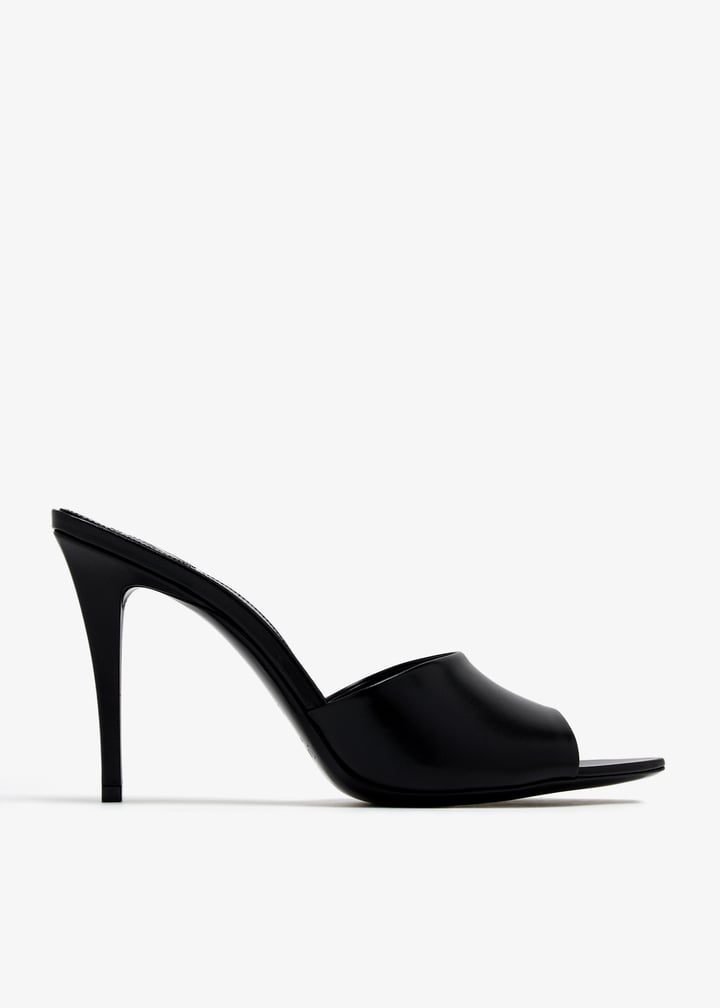 Saint Laurent Romy mules for Women - Black in UAE | Level Shoes Saint Laurent Romy mules for Women - Black in UAE | Level Shoes