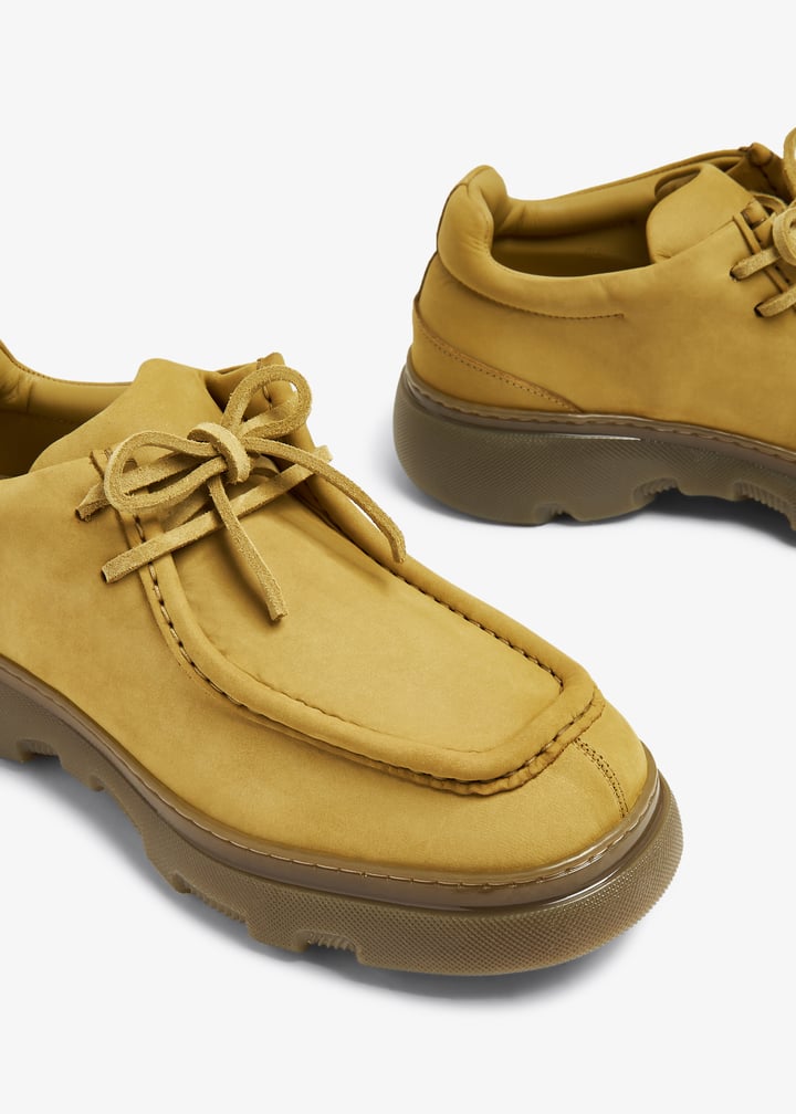 Burberry Nubuck Creeper boots for Men - Yellow in UAE