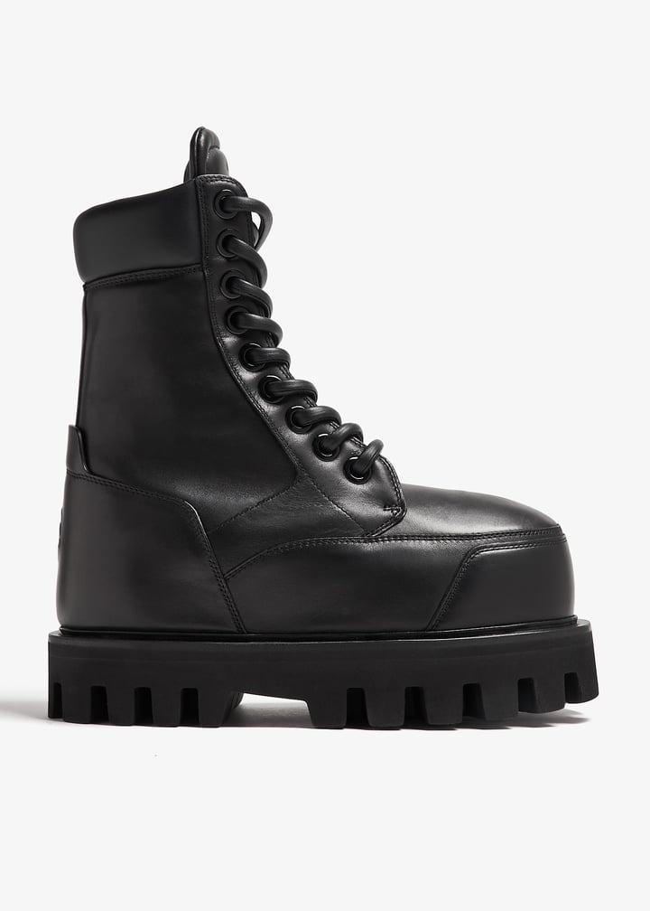 ALEXANDER McQUEEN Parachuteレースアップアンクルブーツ McQueen Parachute ankle boots for Men - Black in UAE | Level Shoes