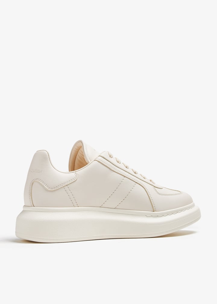 【初版】 ALEXANDER McQUEEN McQueen Oversized Retro sneakers for Men - White in UAE