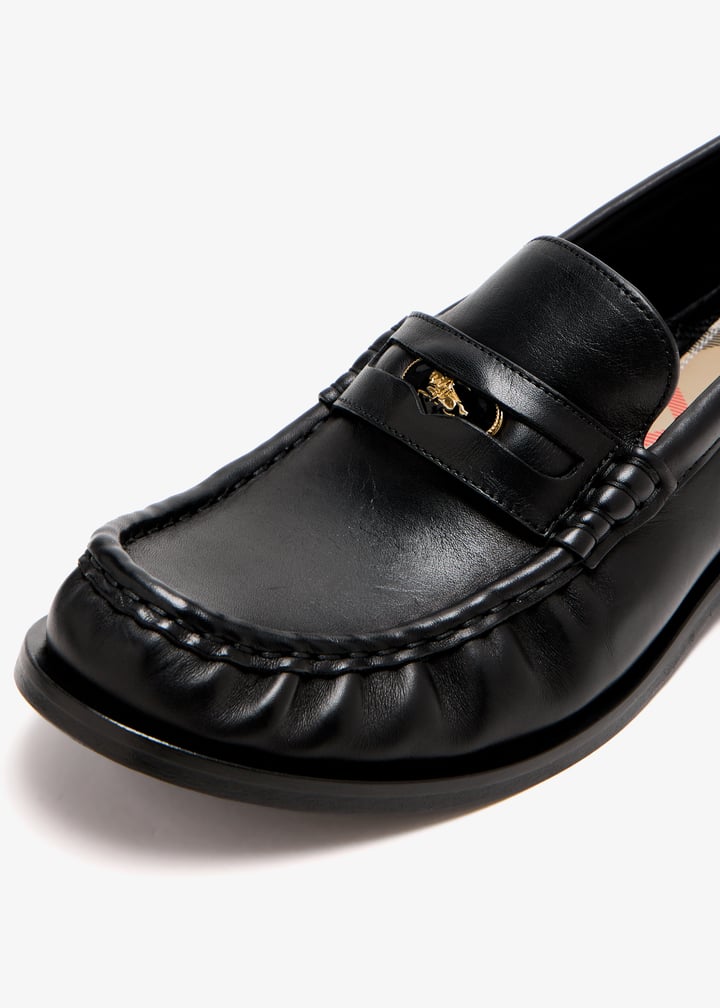 ローファー・オックスフォード BURBERRY LEATHER CADET LOAFER 8111868 Leather Cadet Loafers in Black - Women | Burberry® Official