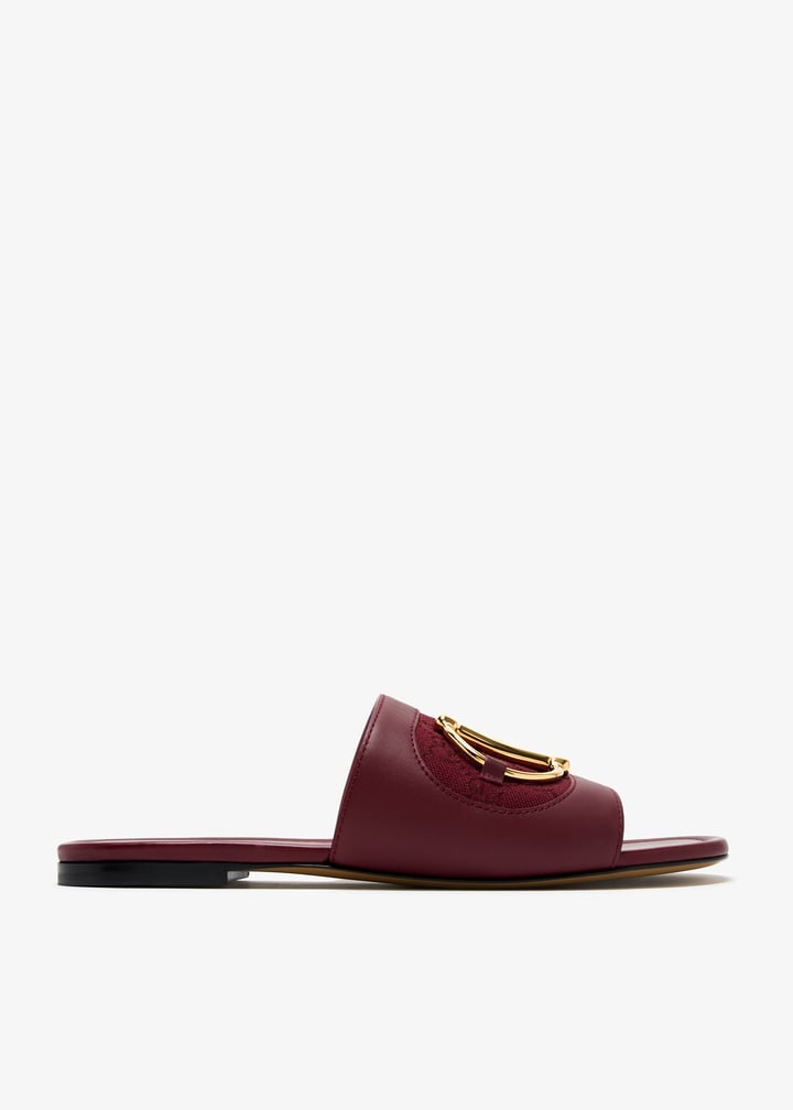 サンダル・ミュール Gucci Burgundy Leather Sandals New Marmont GG leather sandals in burgundy - Gucci | Mytheresa