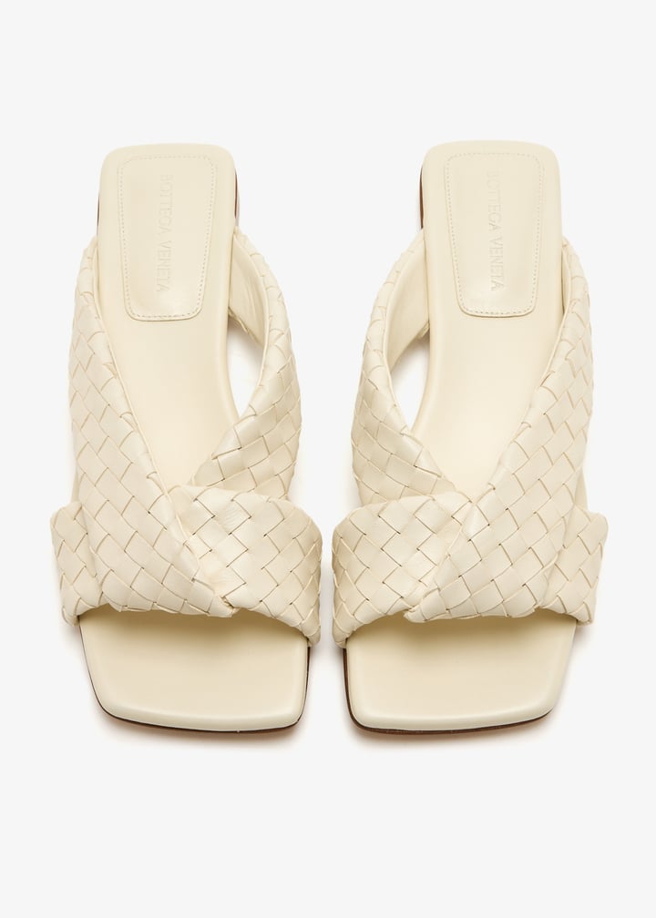 ☆国内発送☆ BOTTEGA VENETA RIVA LEATHER FLAT SANDALS Bottega Veneta Riva flat sandals for Women - Cream in UAE