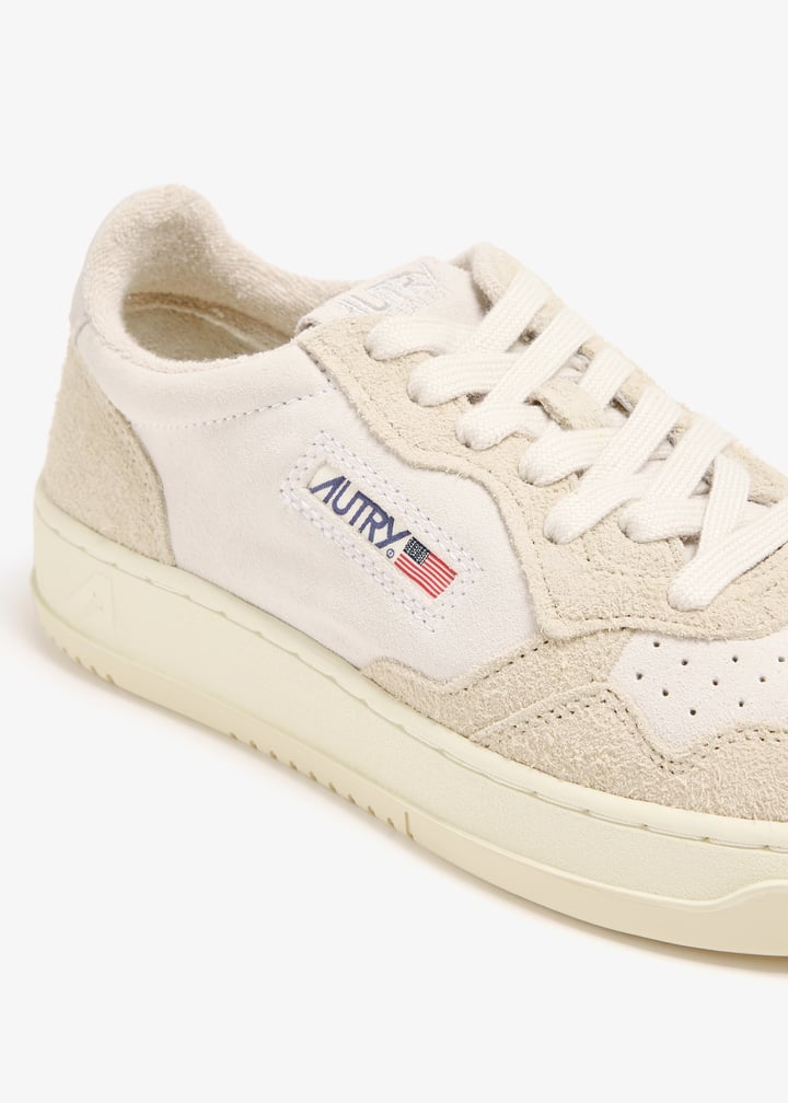 Autry Medalist low sneakers for Men - Beige in UAE | Level Shoes