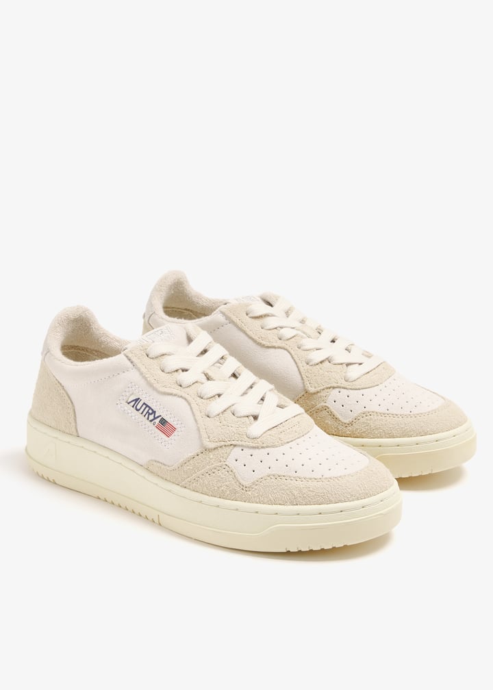 スニーカー AUTRY Men Sneakers AVLMLB02 Beige Autry Medalist low sneakers for Men - Beige in UAE | Level Shoes