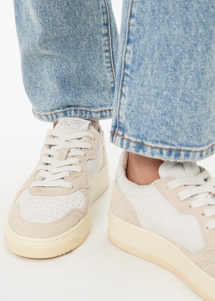 スニーカー AUTRY Women Sneakers AULW GS44 Beige Autry Medalist Low Sneakers In White Leather And Beige Suede