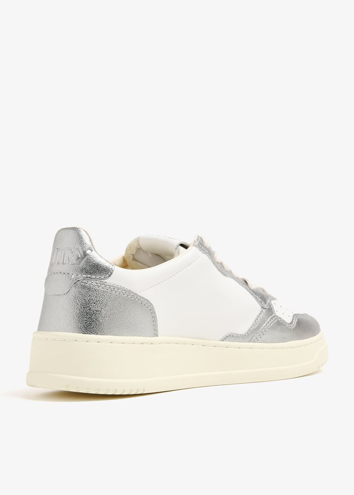 【送料&関税込】Autry Medalist Low Woman Autry Women's Medalist Low in White Autry