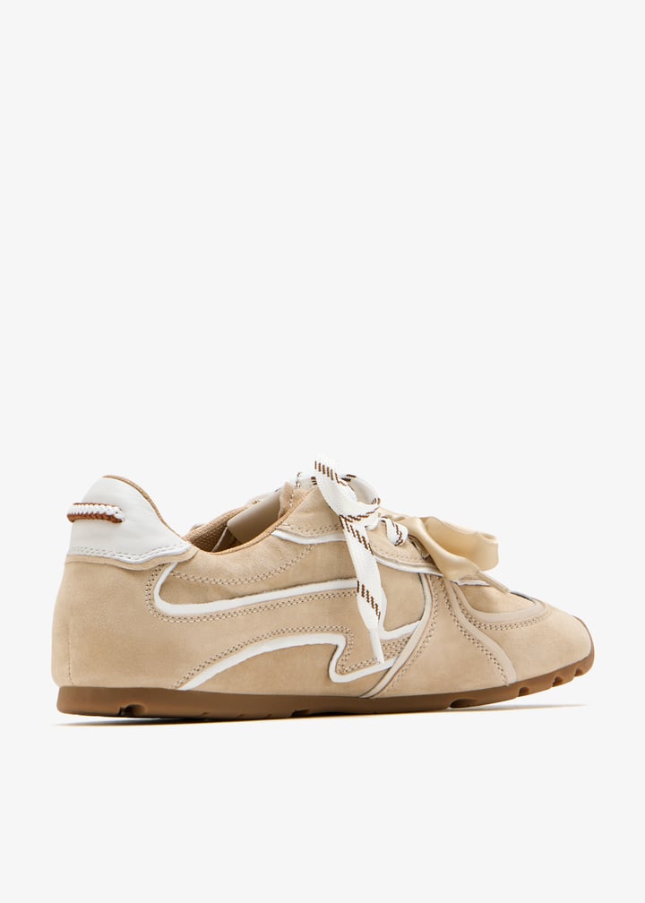 adored-00057_6.jpg?ts=20251120030059