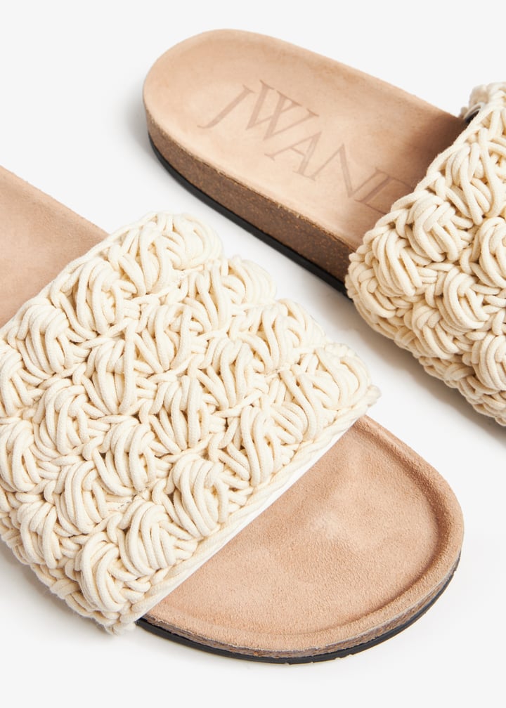 新品未使用 JW ANDERSON CHAIN SLIDE 43 Embellished leather slides in black - JW Anderson | Mytheresa