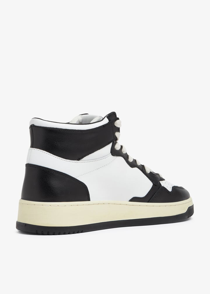 Autry Medalist mid sneakers for Women - Black in UAE | Level