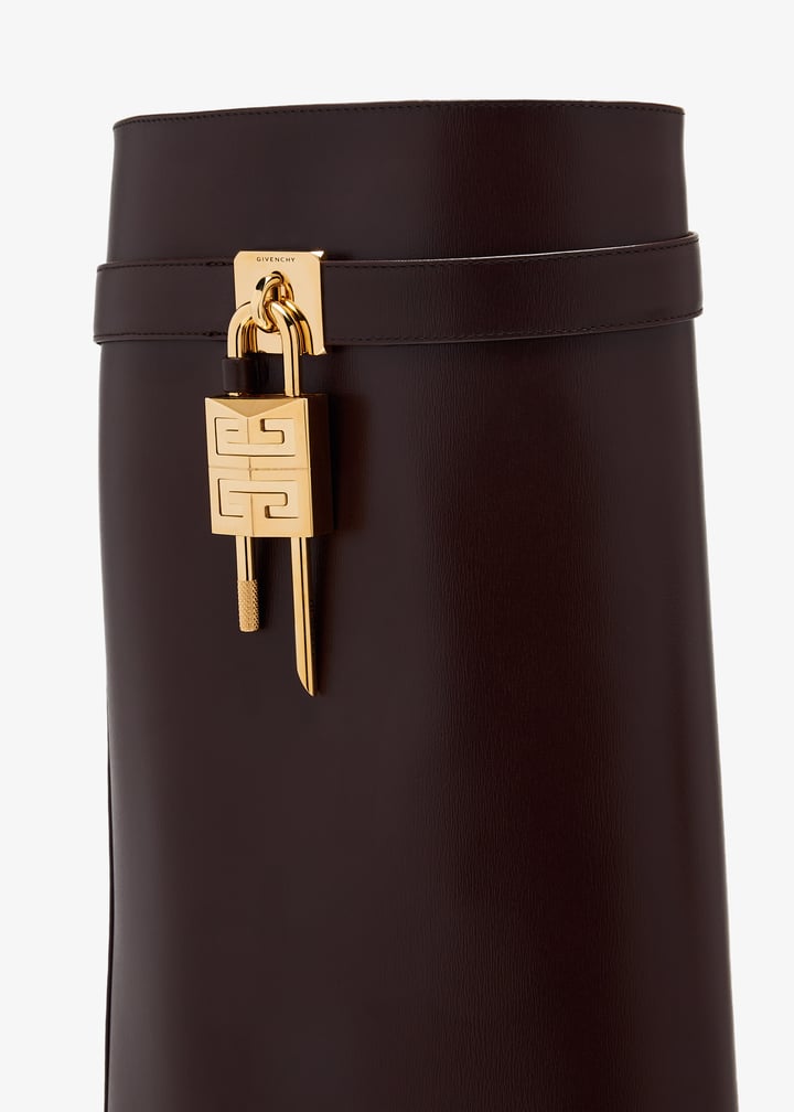 ロングブーツ GIVENCHY Brown leather Shark Lock boots (BE702EE1JA 202) Shark Lock boots in leather in - ebony brown | Givenchy US