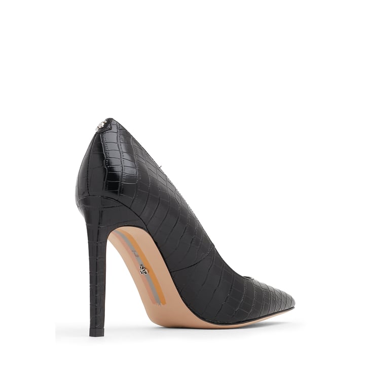 beth-black_4.jpg?ts=20220505183545