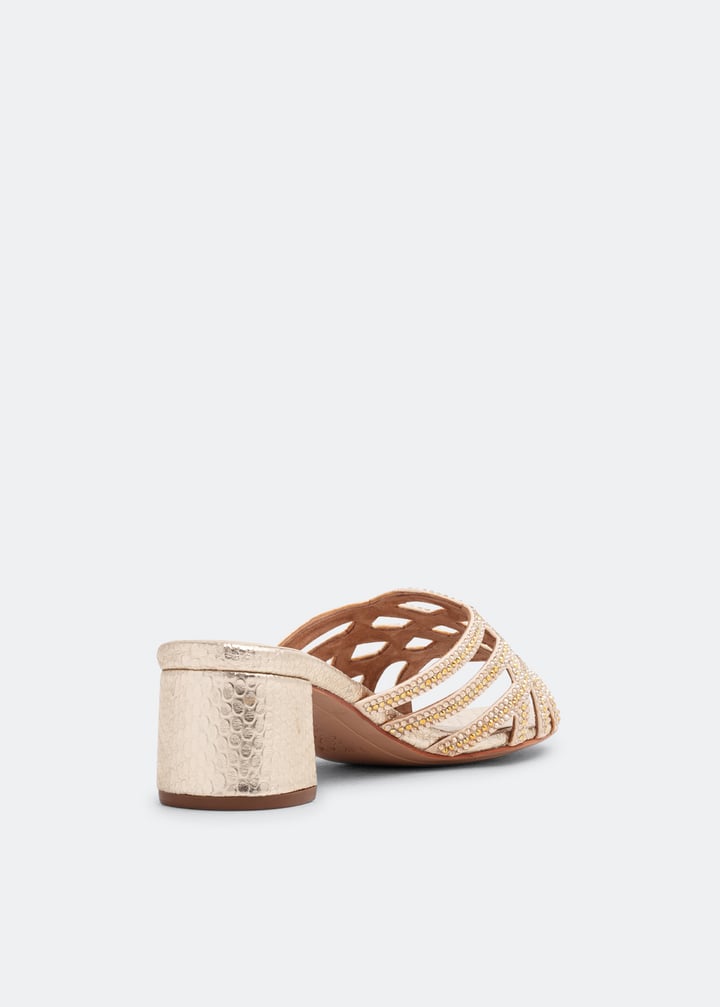 calinda-gldsnk_2.jpg?ts=20220505183620