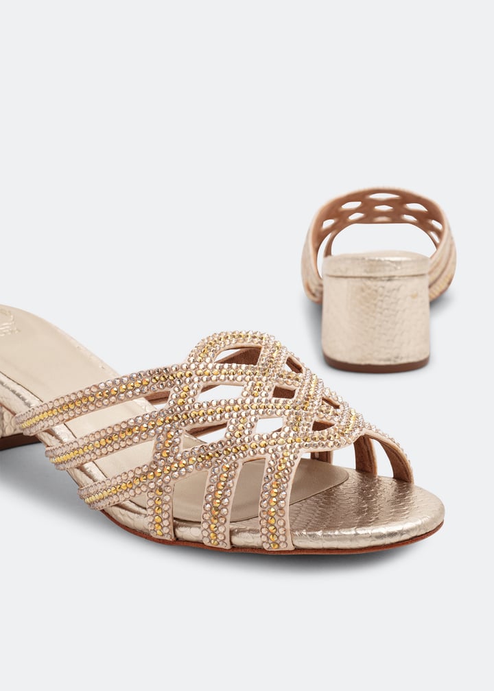 calinda-gldsnk_3.jpg?ts=20220505183620