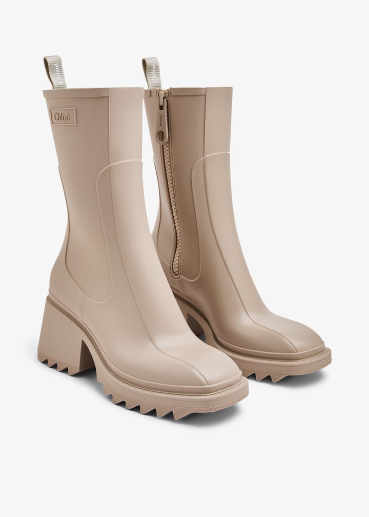 ブーツその他 CHLOE Woman Boots Beige CHC23A904FP 26G Amazon.com | Frye Women's Chloe Chelsea Boot, Tan - 6 M