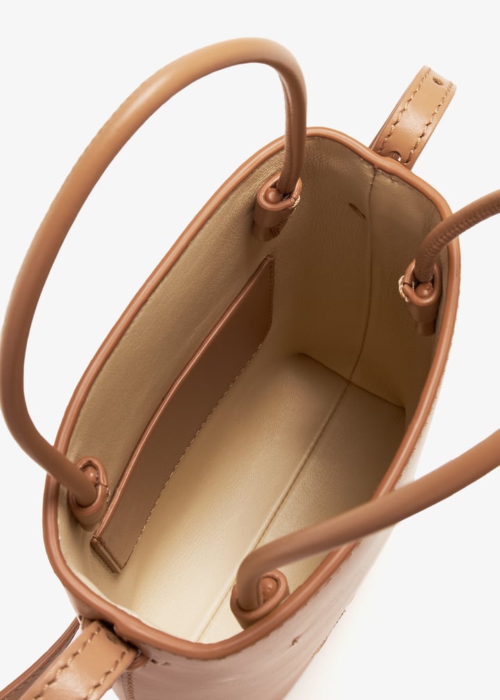 トートバッグ Chloe Sense Micro Tote Bag In Soft Leather Beige Chloe Sense Micro Tote Bag in Beige & Black 1 | FWRD