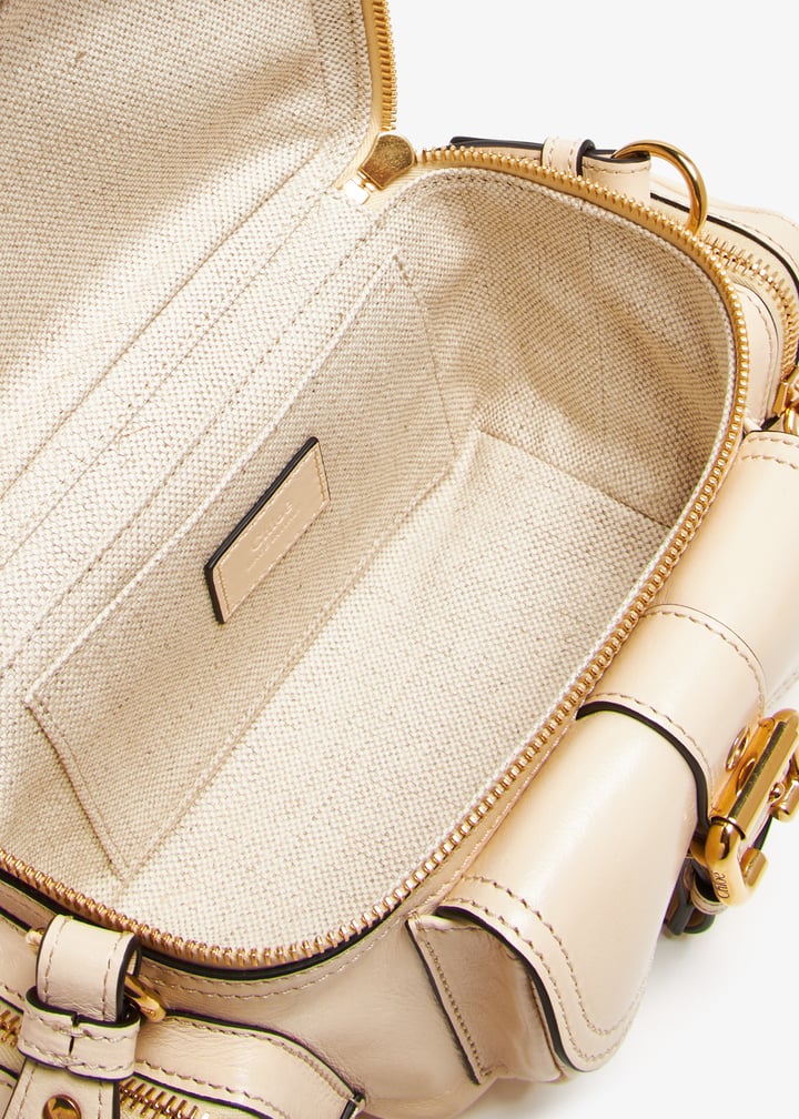 【送料&関税込】ChloAC Beige Leather Camera Bag Chloé Camera Bag in Shiny Leather in Sweet beige | Chloé US