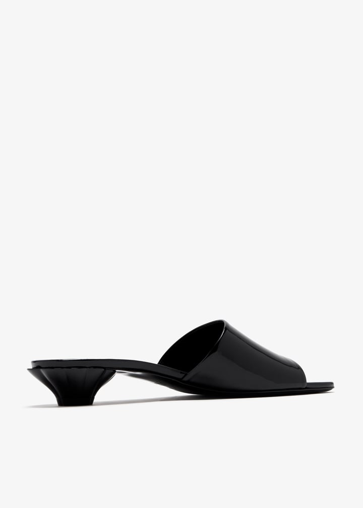 Chloé Flower sandals for Women - Black in UAE | Level Shoes