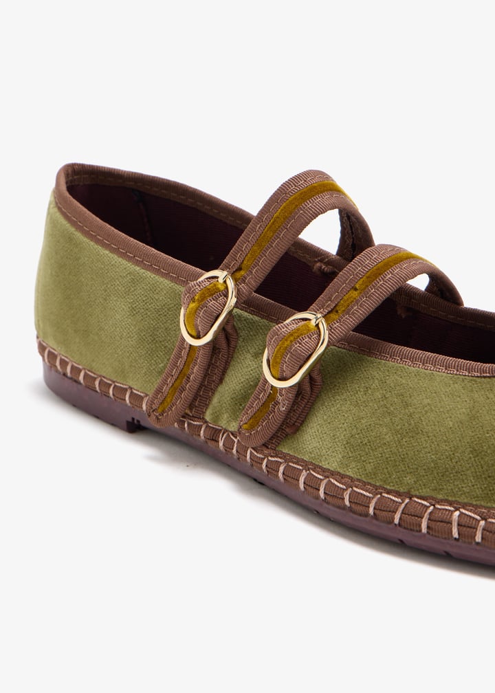 claire-mustrd_5.jpg?ts=20251118024136