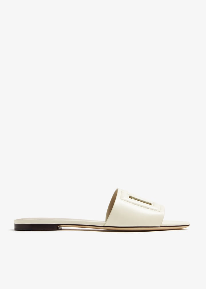 【関税&送料込み】Dolce & Gabbana White Leather Slippers Dolce&Gabbana Bianca embossed slippers for Women - White in