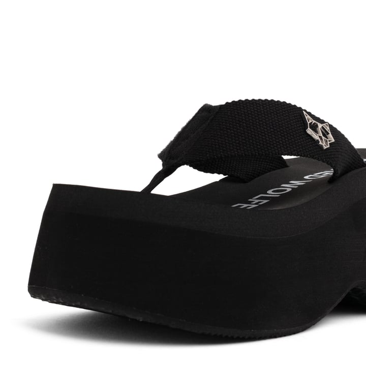 desire-blksvr_3.jpg?ts=20220505183724