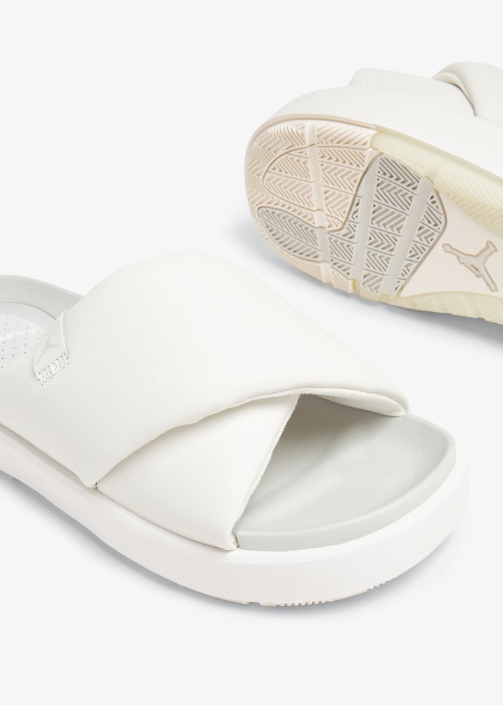 【Nike】女性スライドJordan Sophia ☆ベストセラー☆ Amazon.com | Nike WMNS Jordan Sophia Women's Slides | Shoes