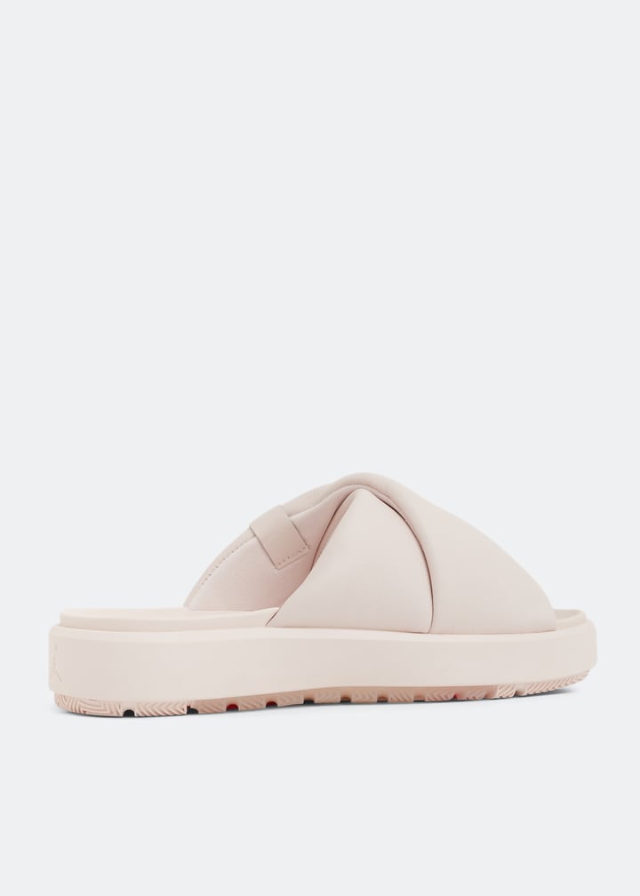 【Nike】★送料・関税込★Jordan Sophia / DO8863-701 NIKE Jordan Sophia Slide ジョーダン サンダル 追跡送料関税込