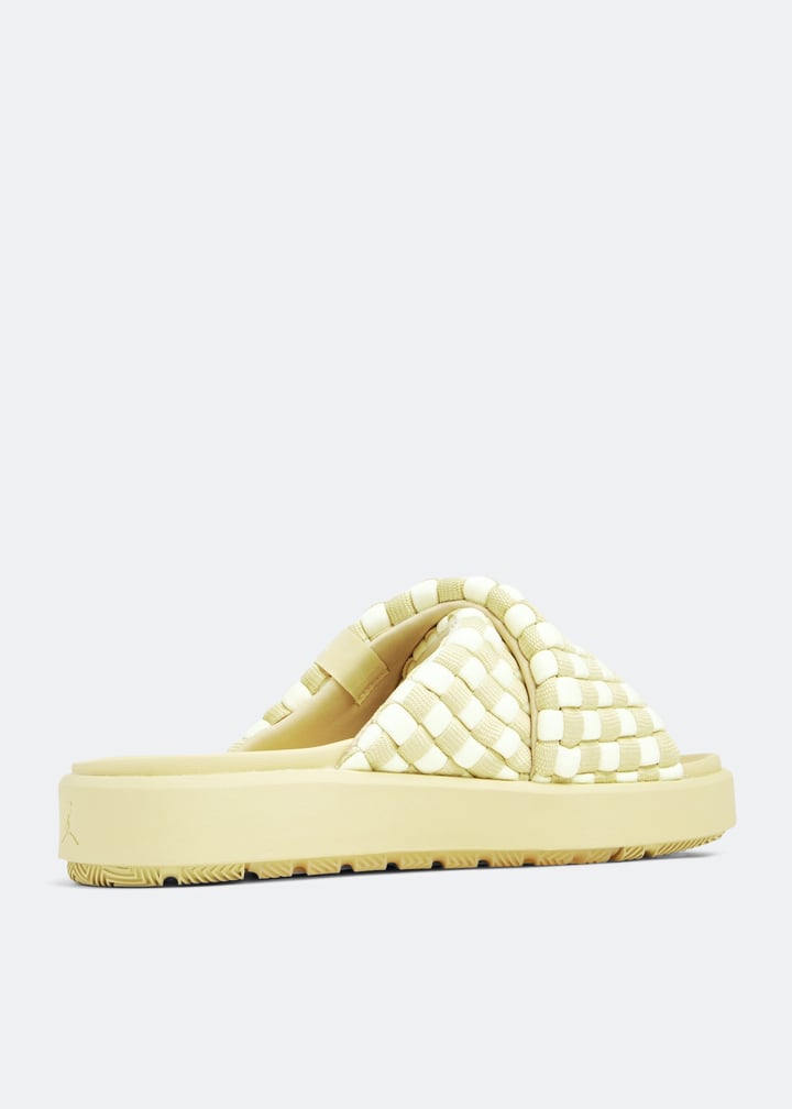 【Nike】★送料・関税込★Jordan Sophia / DO8863-701 Nike Women's Jordan Sophia Slide Slippers 'Gold Checkerboard