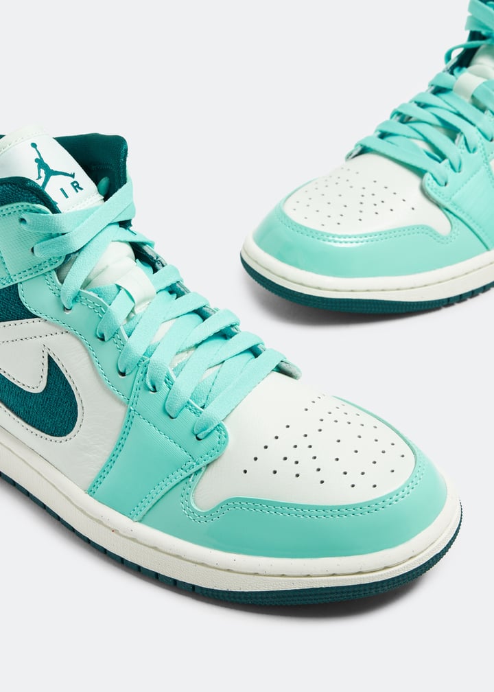 Air Jordan Mid SE sneakers