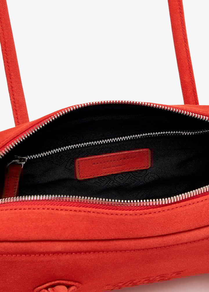 ee047657-redsue_7.jpg?ts=20250215030518