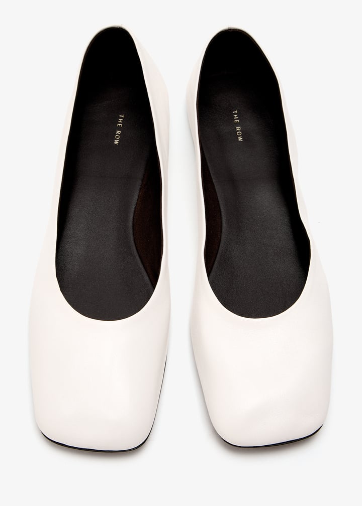 国内発送/送料関税込【The Row】Square toe ballerinas Square leather ballet flats in red - The Row | Mytheresa