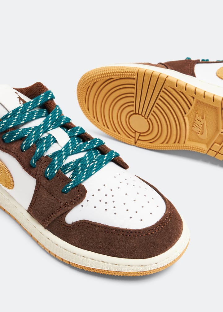 cacao adidas ZX 10,000 Schokohase a chocolate on the border of the