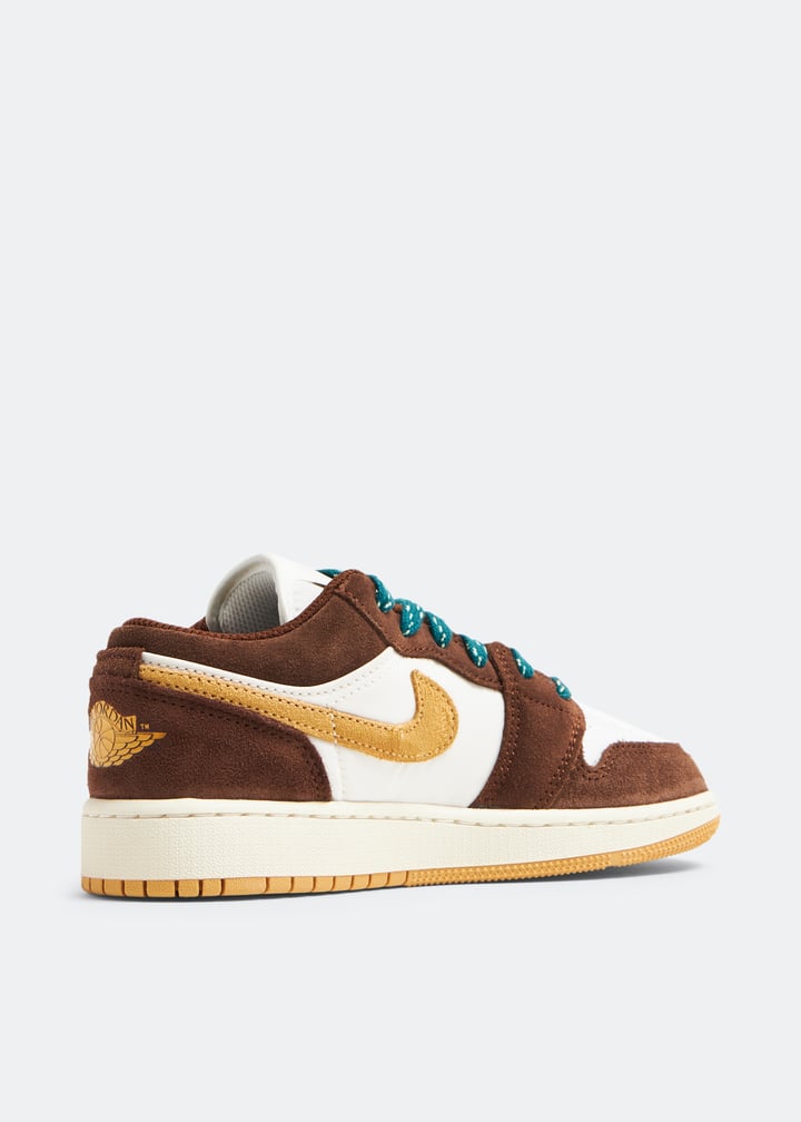 cacao adidas ZX 10,000 Schokohase a chocolate on the border of the