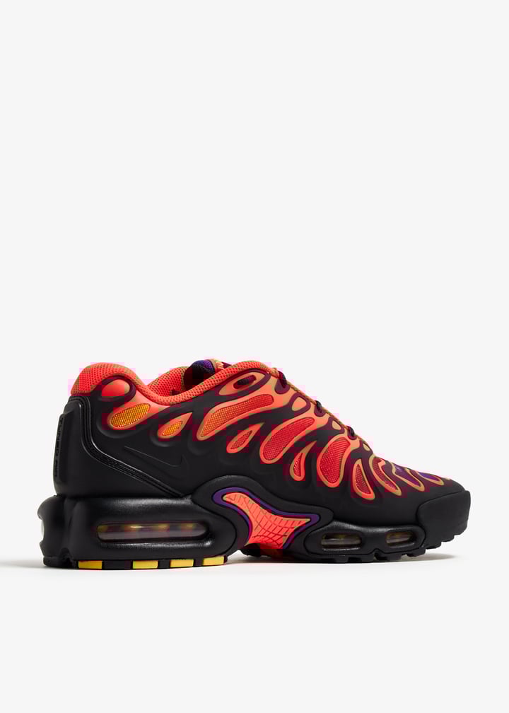 Nike Air Max Plus sneakers for Men Red in Kuwait Level Shoes