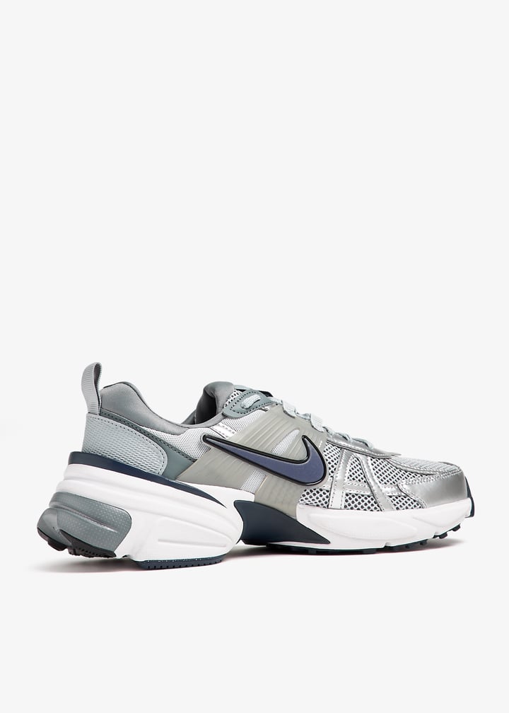 NIKE DBREAK グレージュ✖️アイボリー24cm NIKE V2K RUN ナイキ ラン メンズ SUMMIT WHITE/METALLIC SILVER