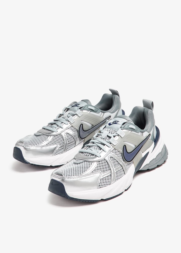 NIKE DBREAK グレージュ✖️アイボリー24cm NIKE V2K RUN ナイキ ラン メンズ SUMMIT WHITE/METALLIC SILVER